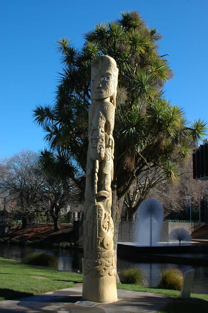 236 - Nueva Zelanda - Christchurch, escultura Maori